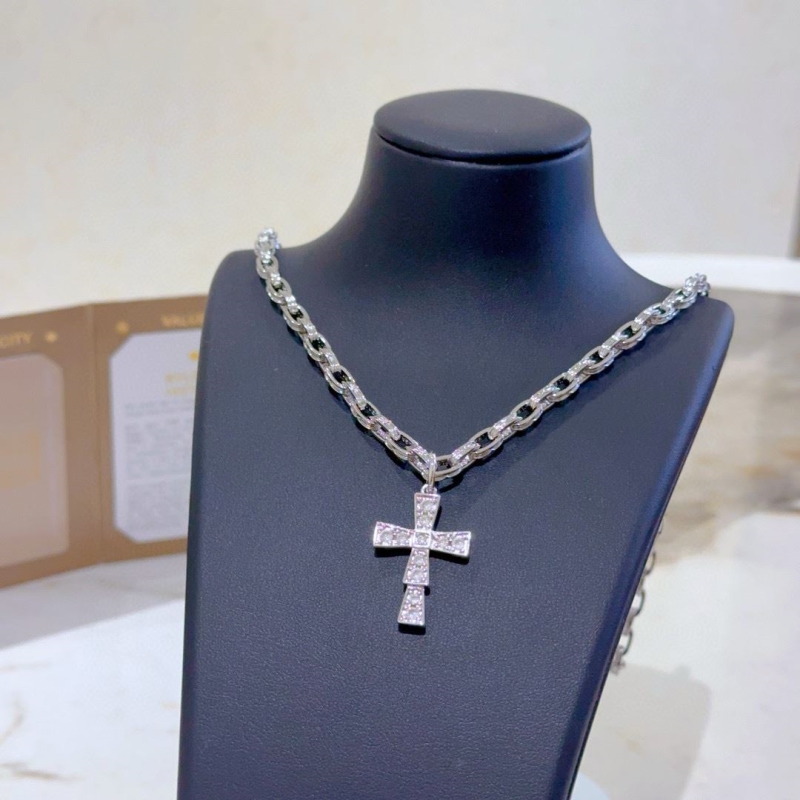 Bv1g*ai necklaces